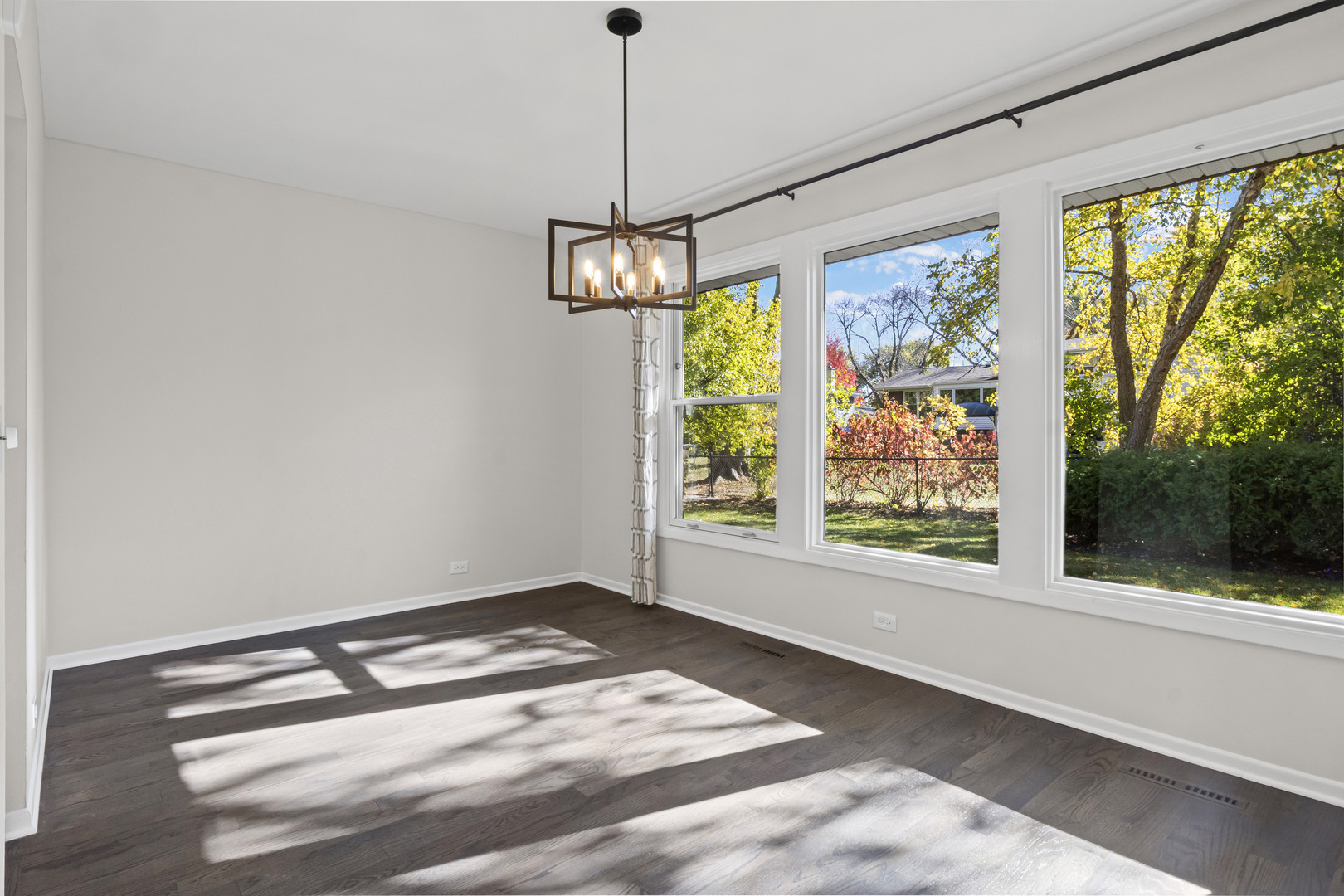 715 E Valley Lane, Arlington Heights, IL 60004