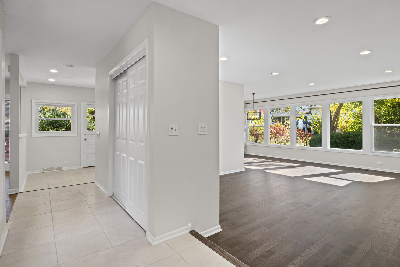 715 E Valley Lane, Arlington Heights, IL 60004