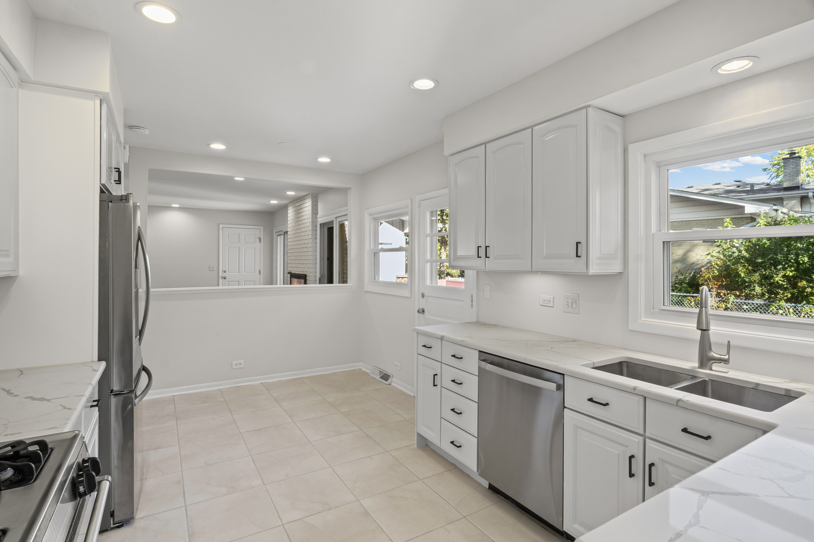 715 E Valley Lane, Arlington Heights, IL 60004