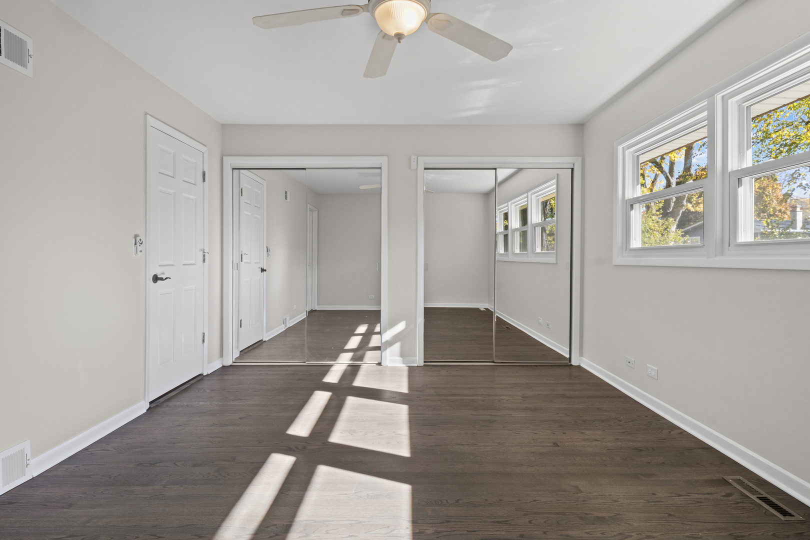 715 E Valley Lane, Arlington Heights, IL 60004