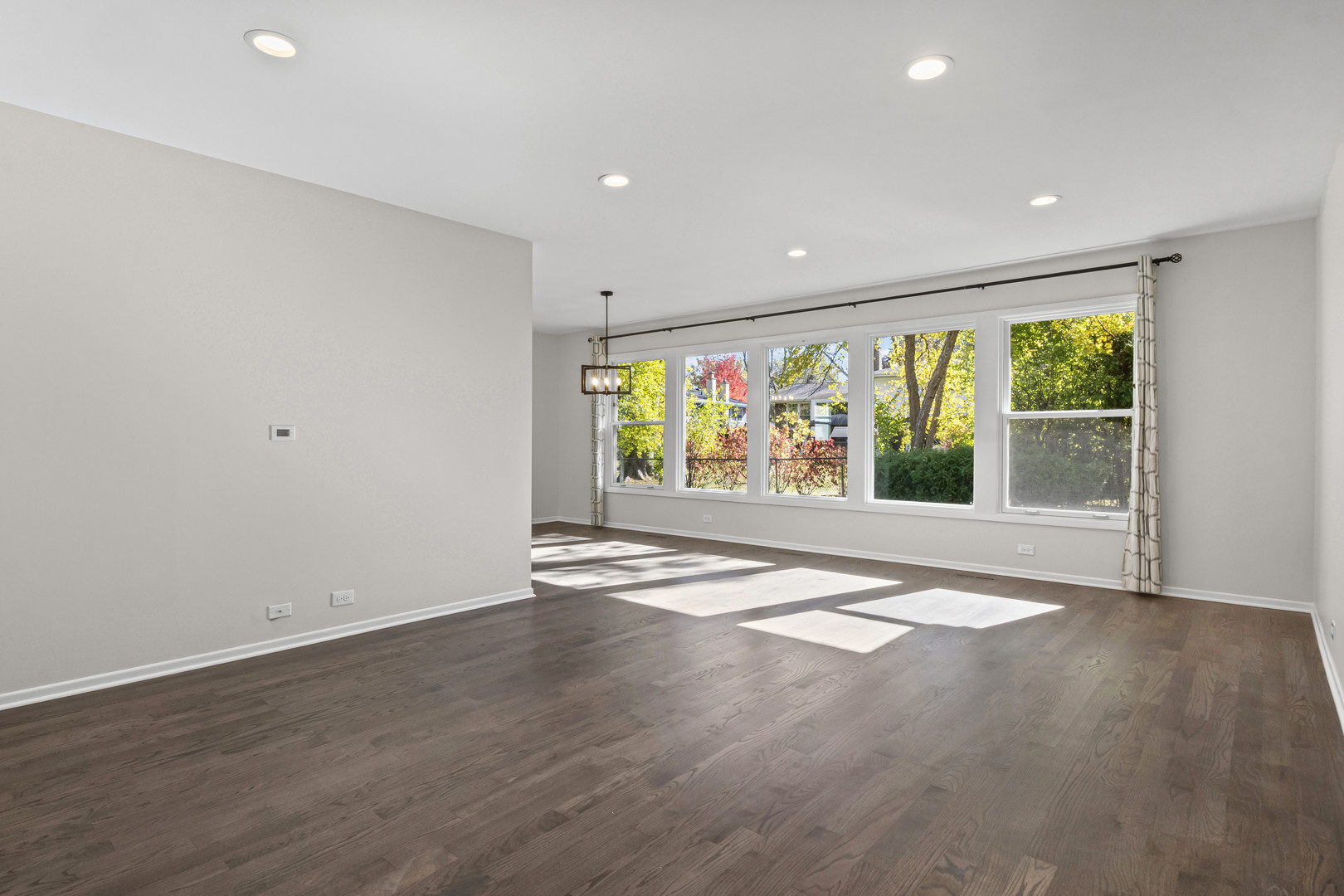 715 E Valley Lane, Arlington Heights, IL 60004