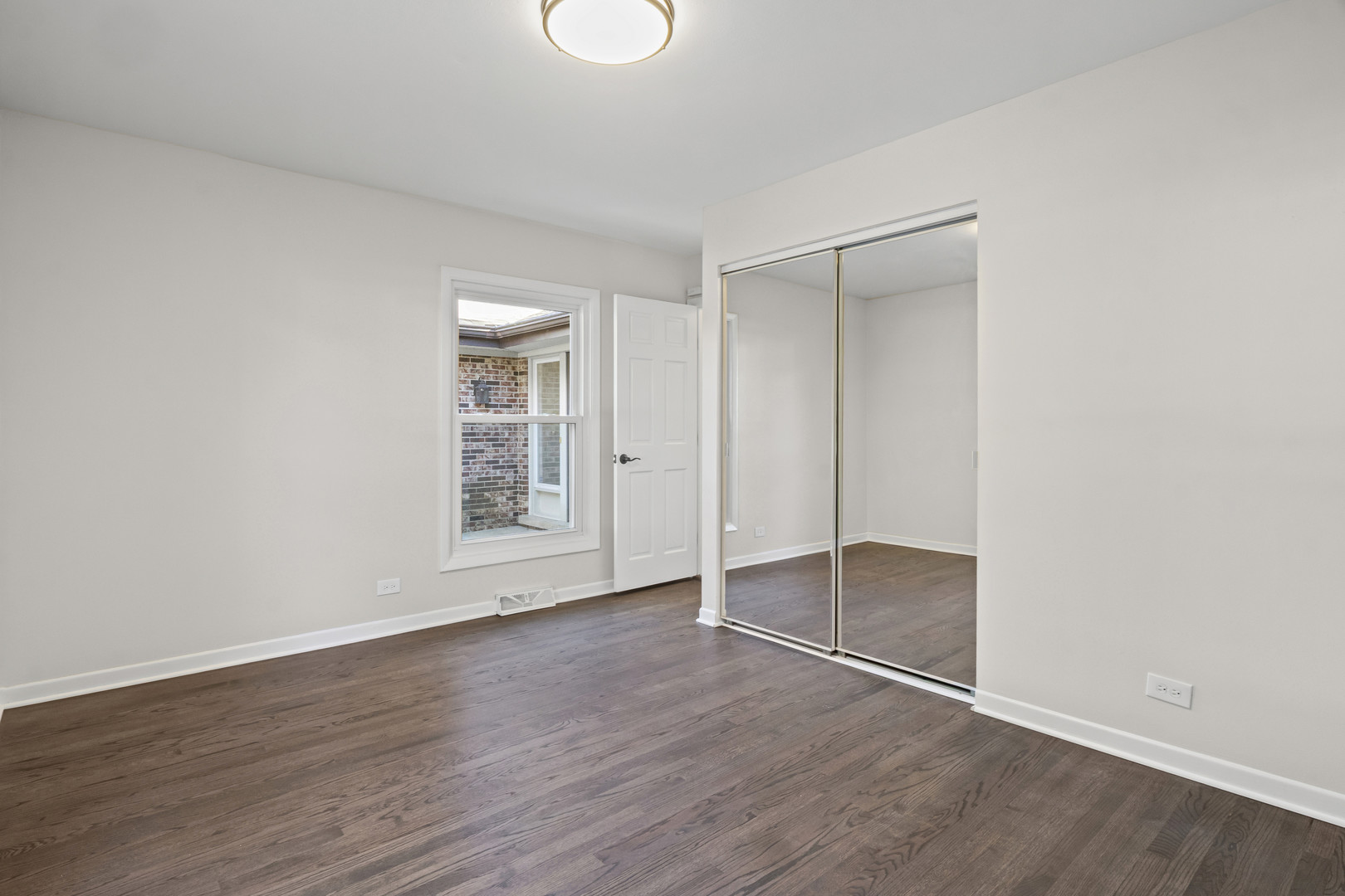 715 E Valley Lane, Arlington Heights, IL 60004