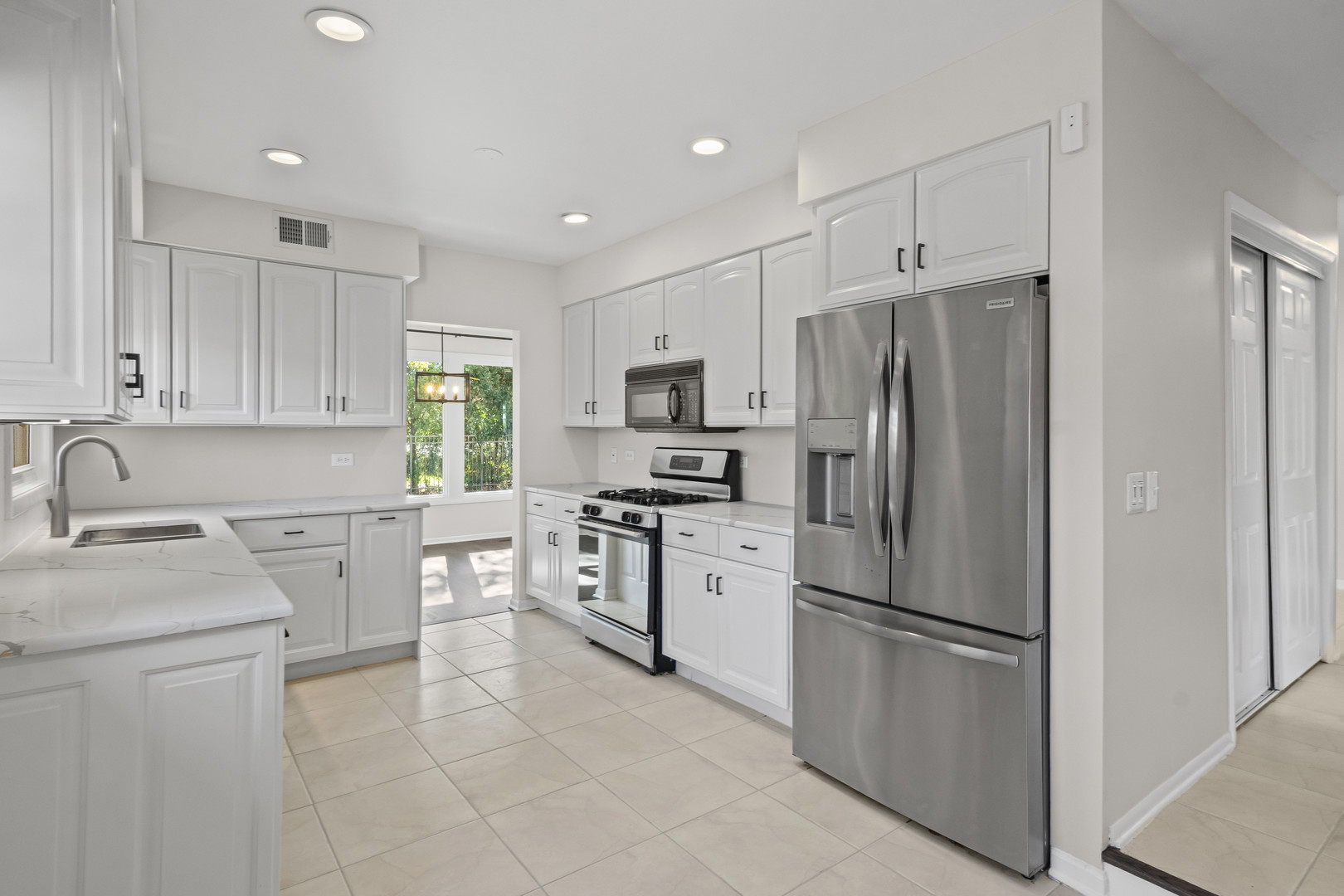 715 E Valley Lane, Arlington Heights, IL 60004