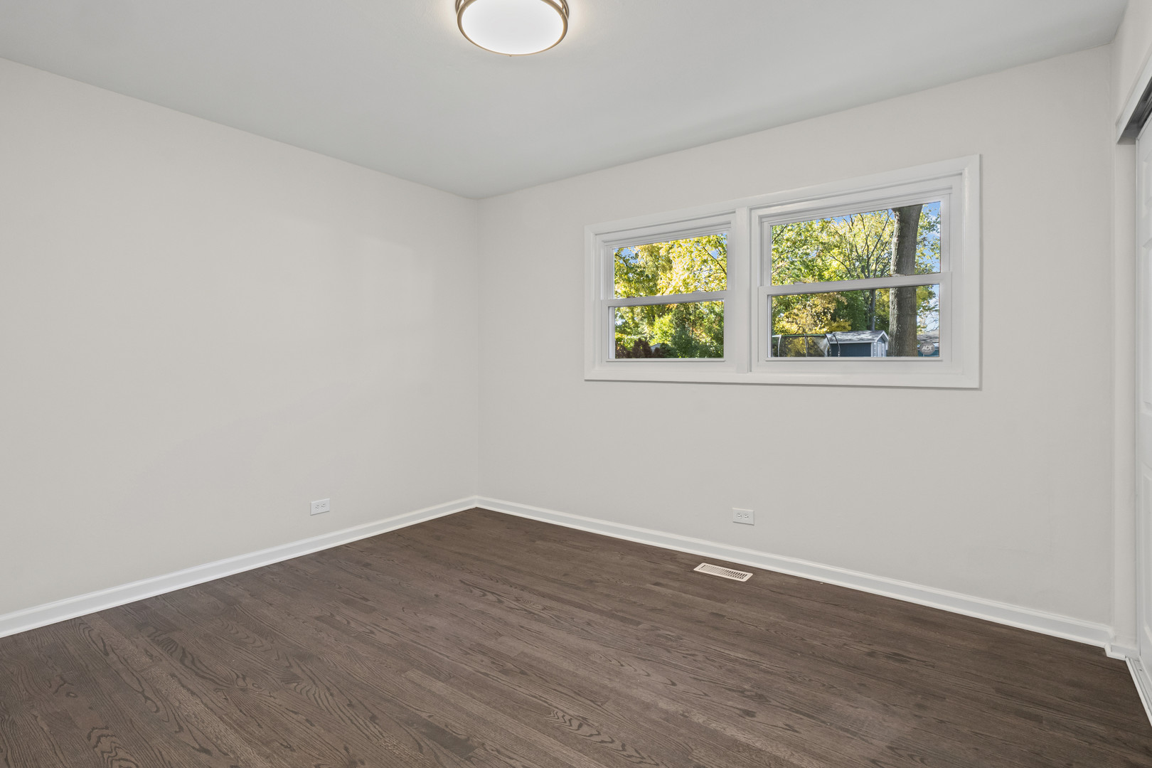 715 E Valley Lane, Arlington Heights, IL 60004