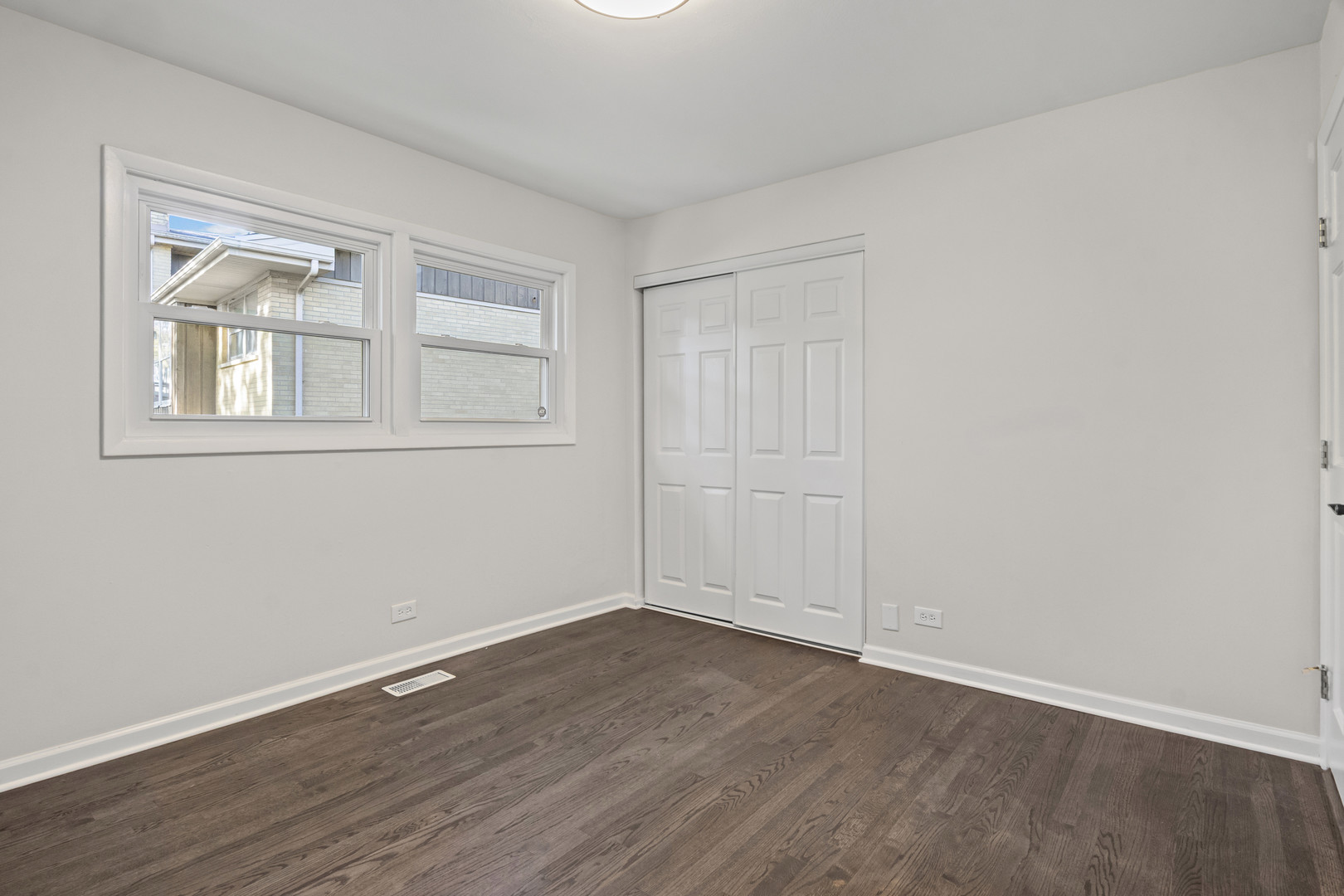 715 E Valley Lane, Arlington Heights, IL 60004