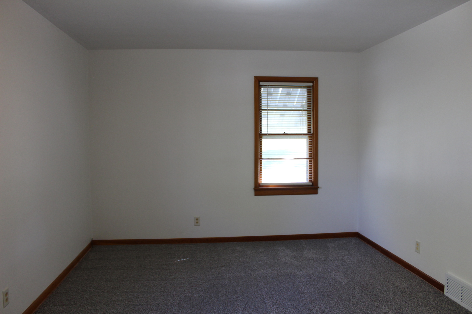 601 College Avenue, Ottawa, IL 61350