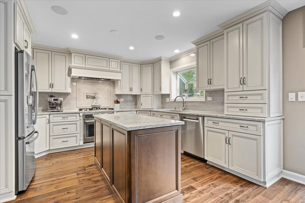 2459 Emerson Lane, Naperville, IL 60540