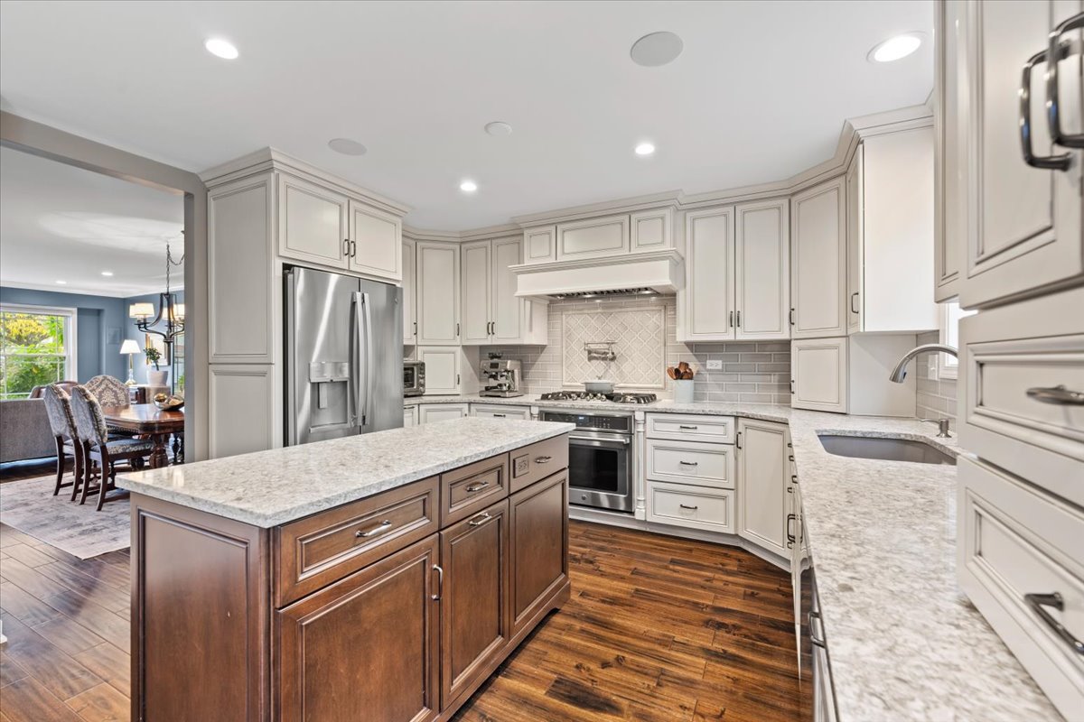 2459 Emerson Lane, Naperville, IL 60540