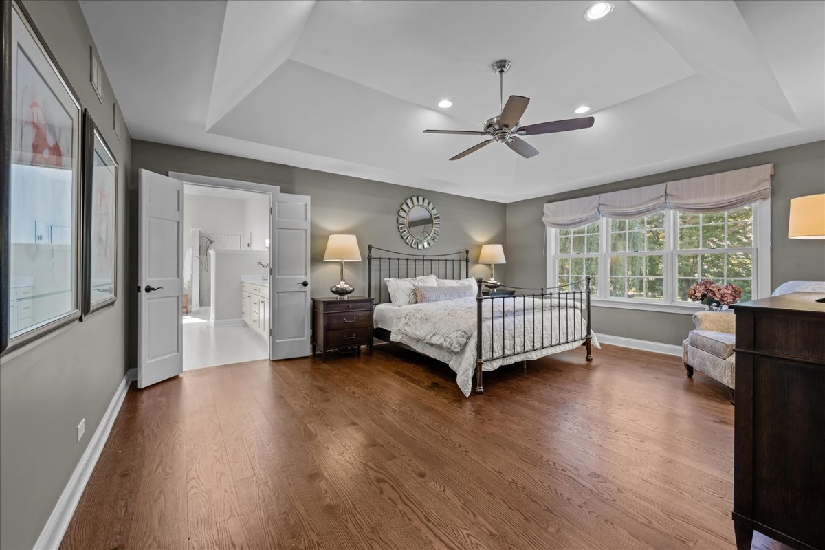 705 S Whispering Hills Drive, Naperville, IL 60540