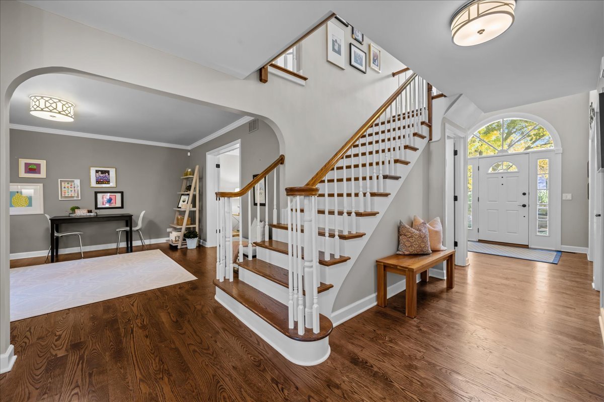 705 S Whispering Hills Drive, Naperville, IL 60540
