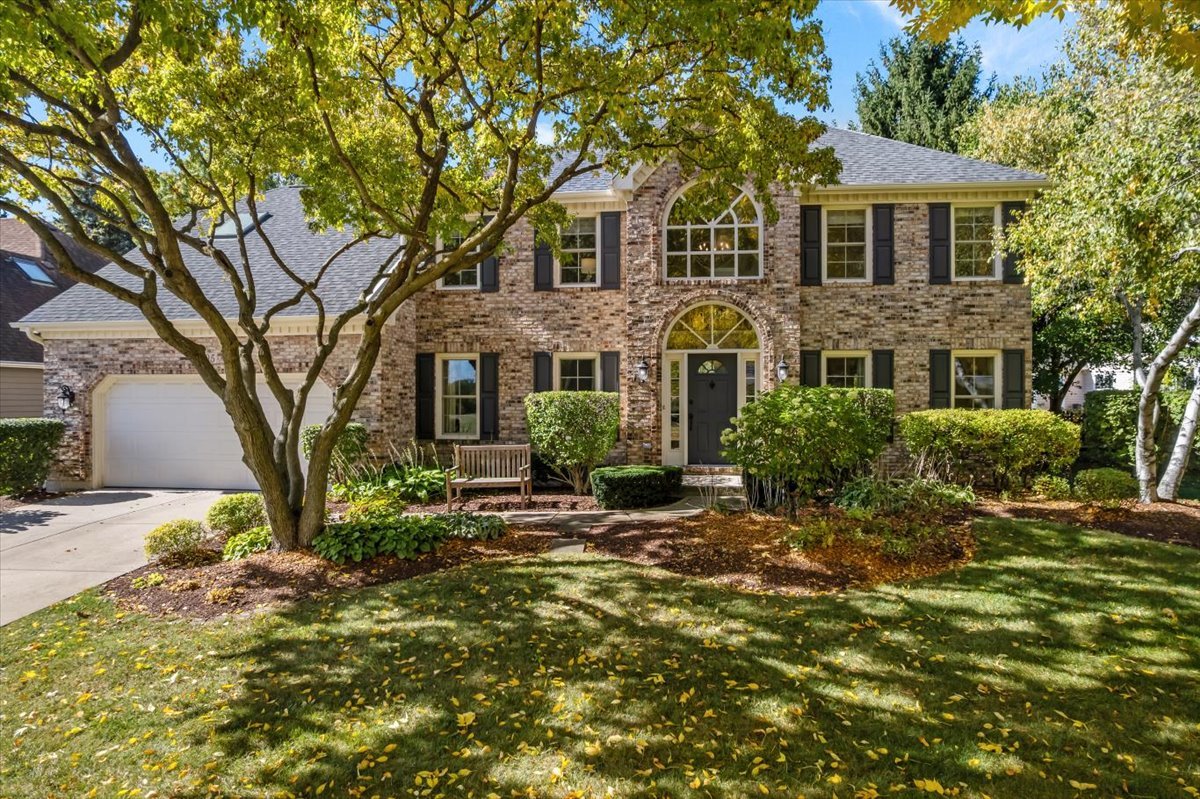 705 S Whispering Hills Drive, Naperville, IL 60540