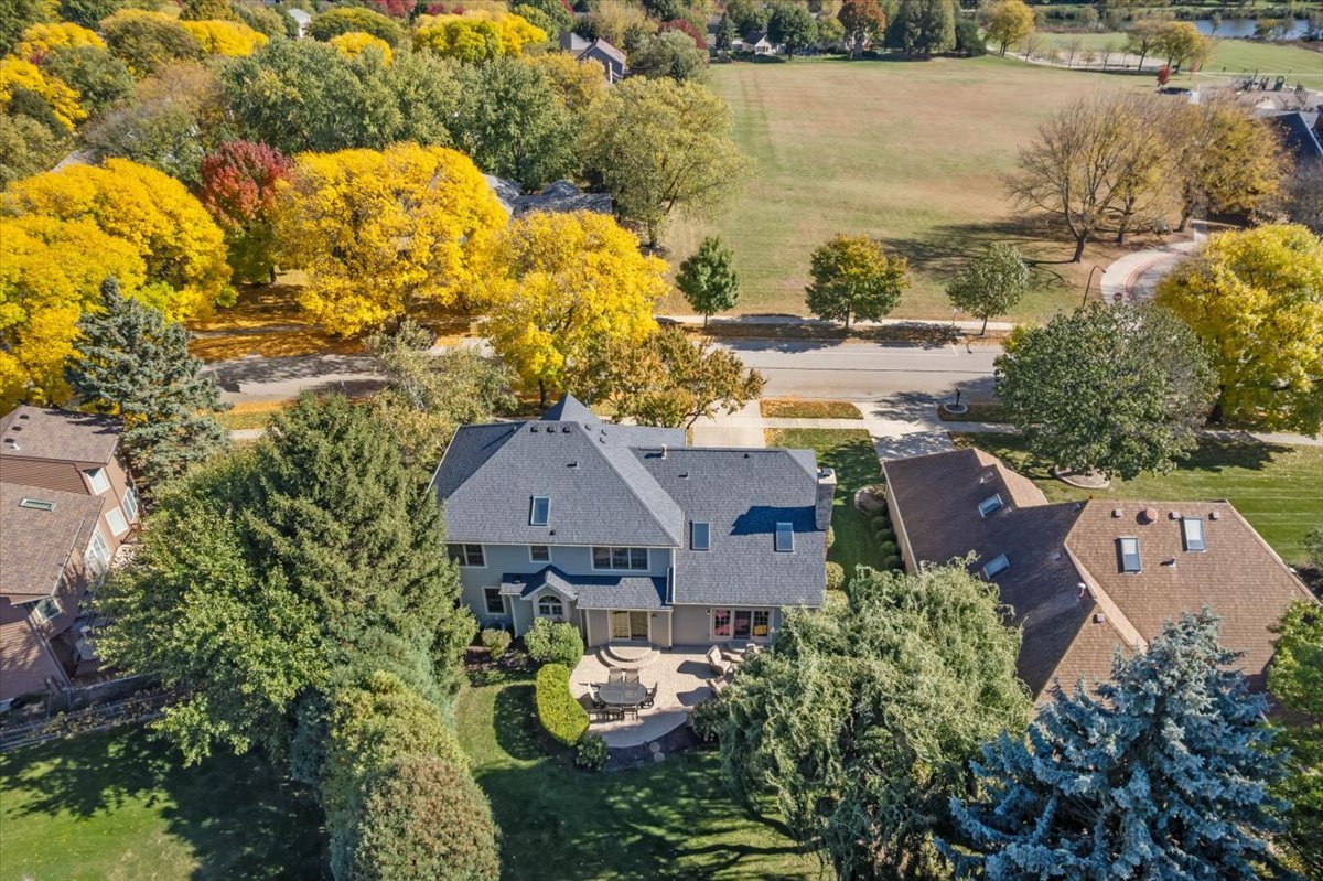 705 S Whispering Hills Drive, Naperville, IL 60540