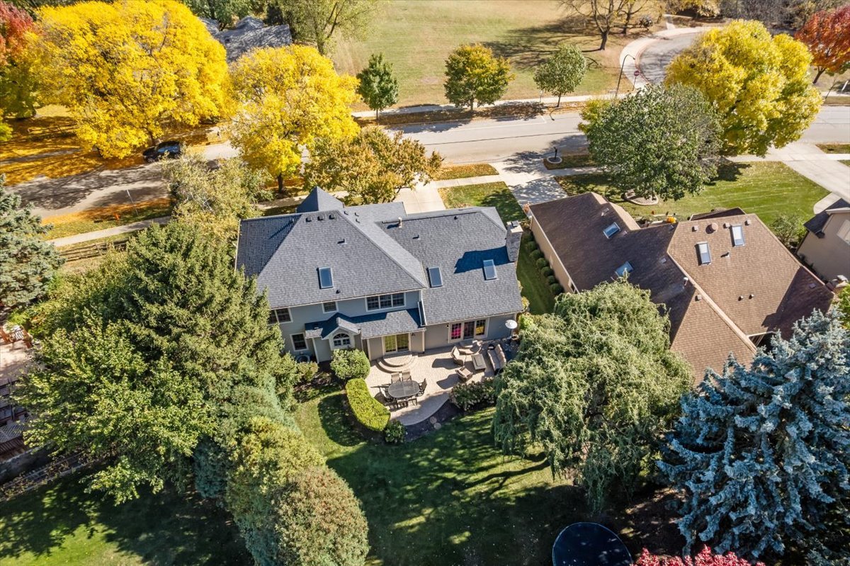 705 S Whispering Hills Drive, Naperville, IL 60540