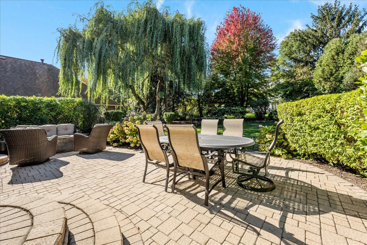 705 S Whispering Hills Drive, Naperville, IL 60540