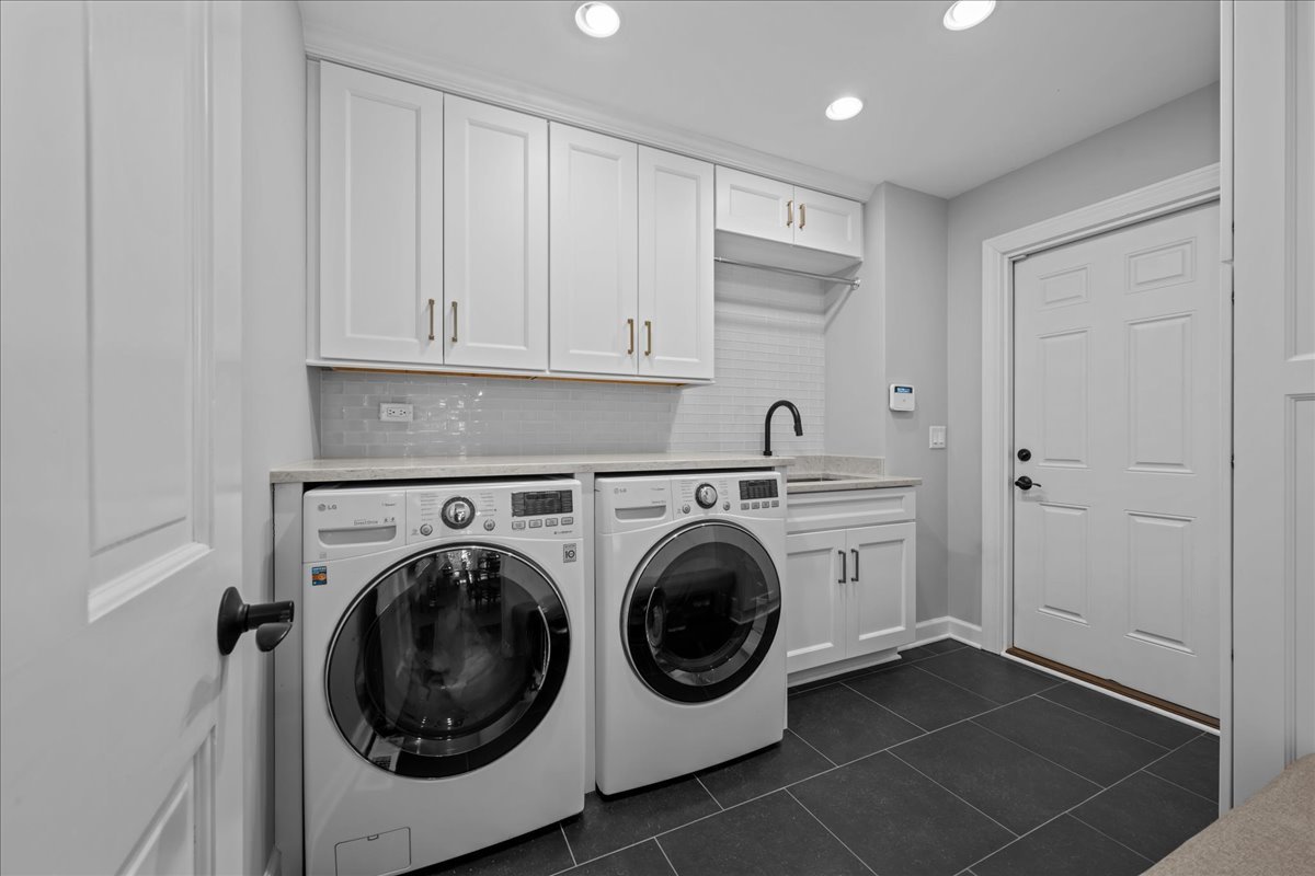 705 S Whispering Hills Drive, Naperville, IL 60540