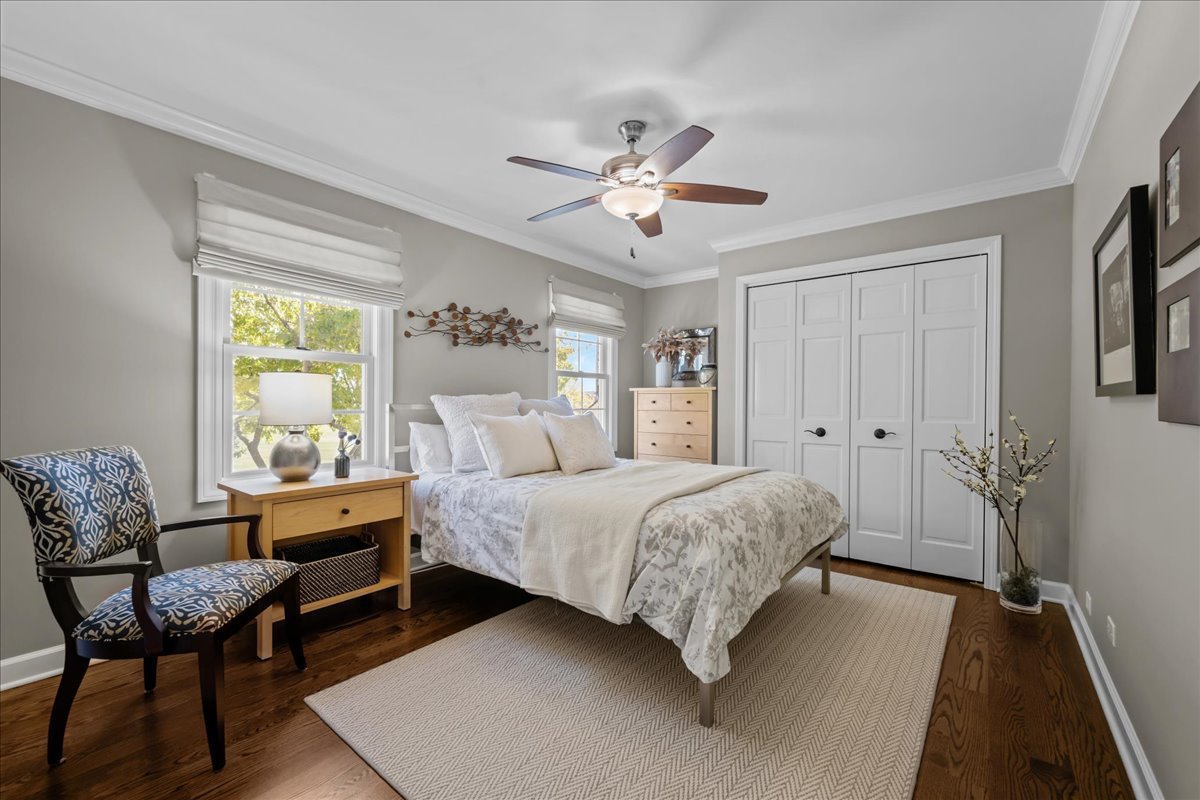 705 S Whispering Hills Drive, Naperville, IL 60540