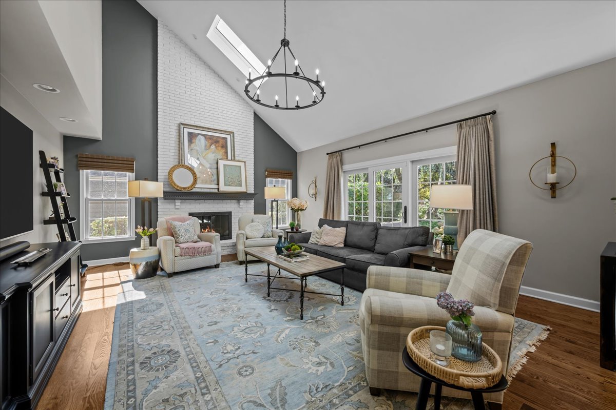 705 S Whispering Hills Drive, Naperville, IL 60540