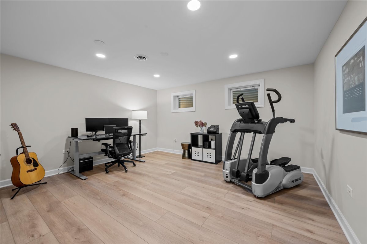 705 S Whispering Hills Drive, Naperville, IL 60540