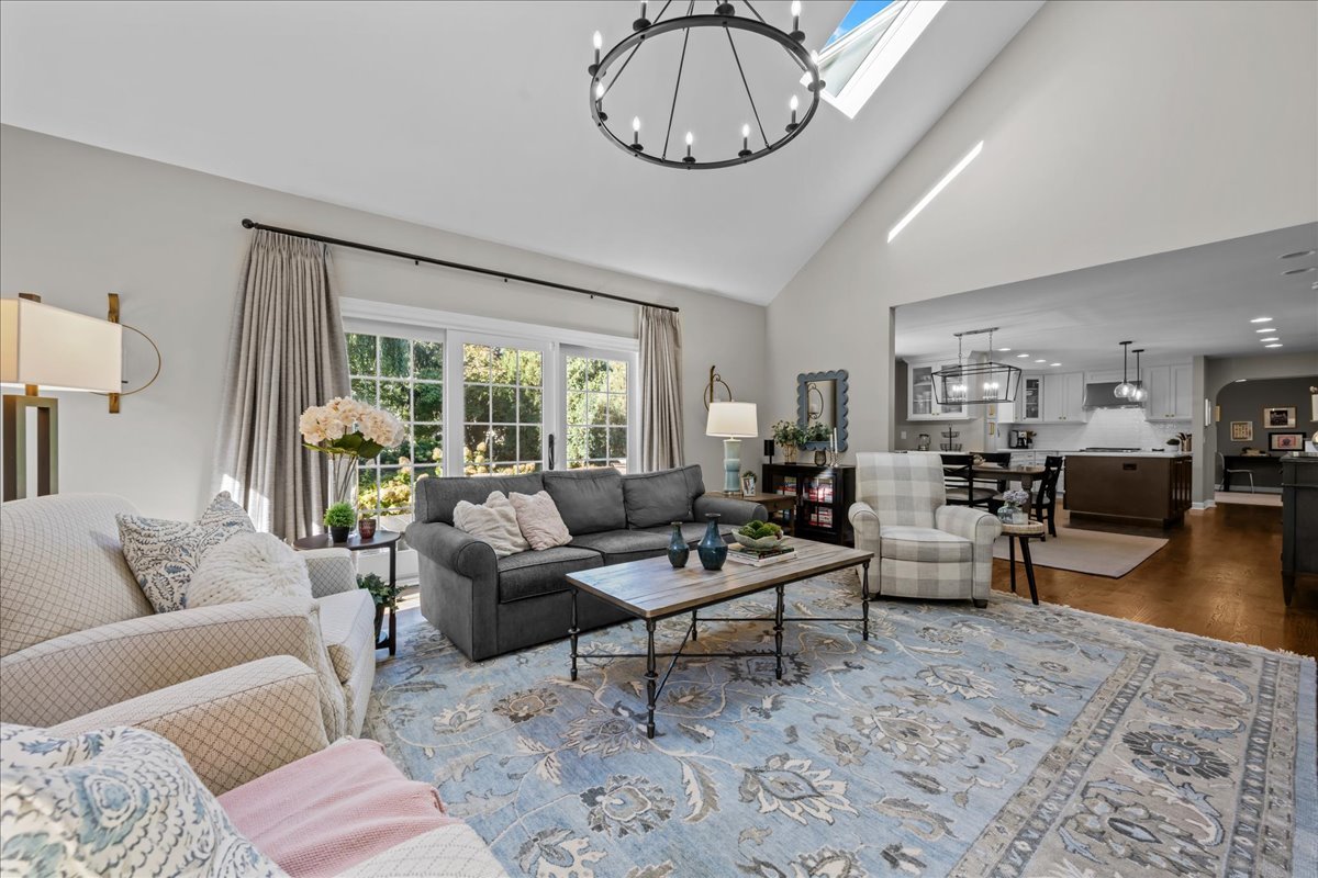 705 S Whispering Hills Drive, Naperville, IL 60540