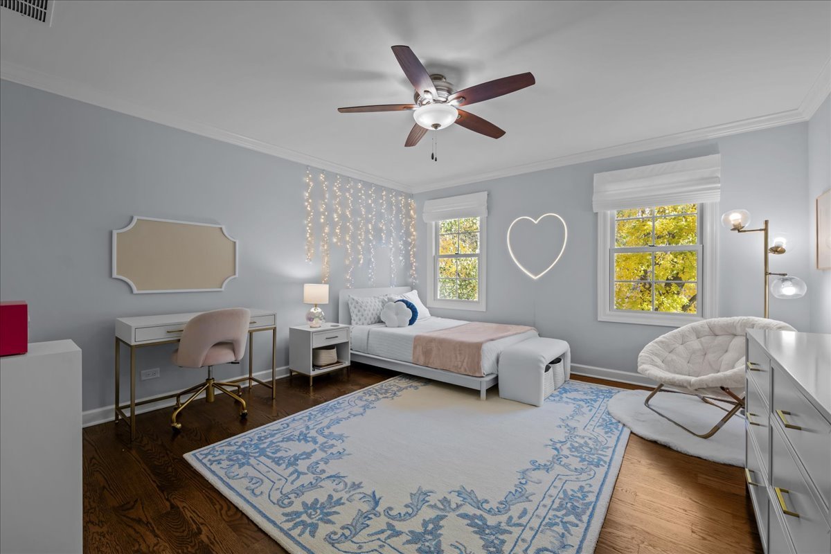 705 S Whispering Hills Drive, Naperville, IL 60540