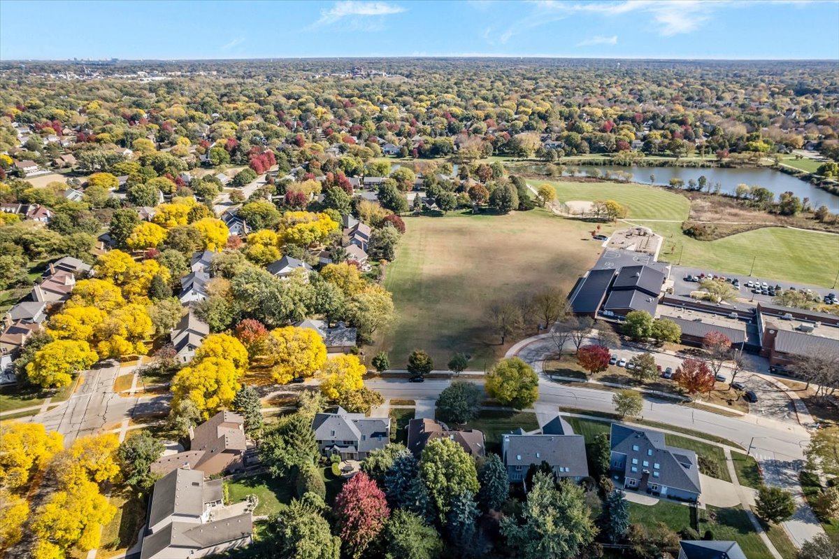 705 S Whispering Hills Drive, Naperville, IL 60540