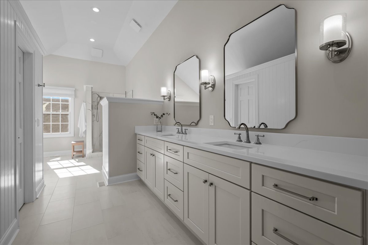 705 S Whispering Hills Drive, Naperville, IL 60540