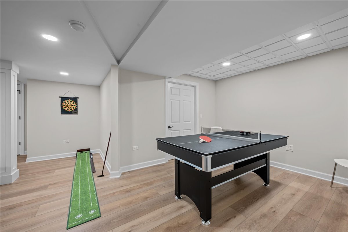 705 S Whispering Hills Drive, Naperville, IL 60540