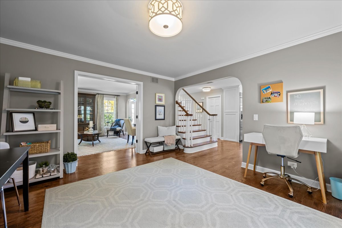 705 S Whispering Hills Drive, Naperville, IL 60540