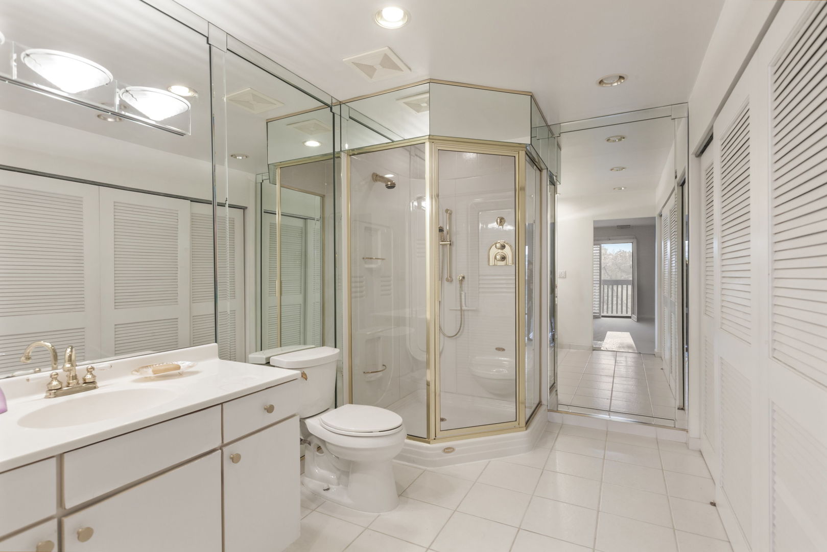 120 Lakeview Drive #514, Bloomingdale, IL 60108