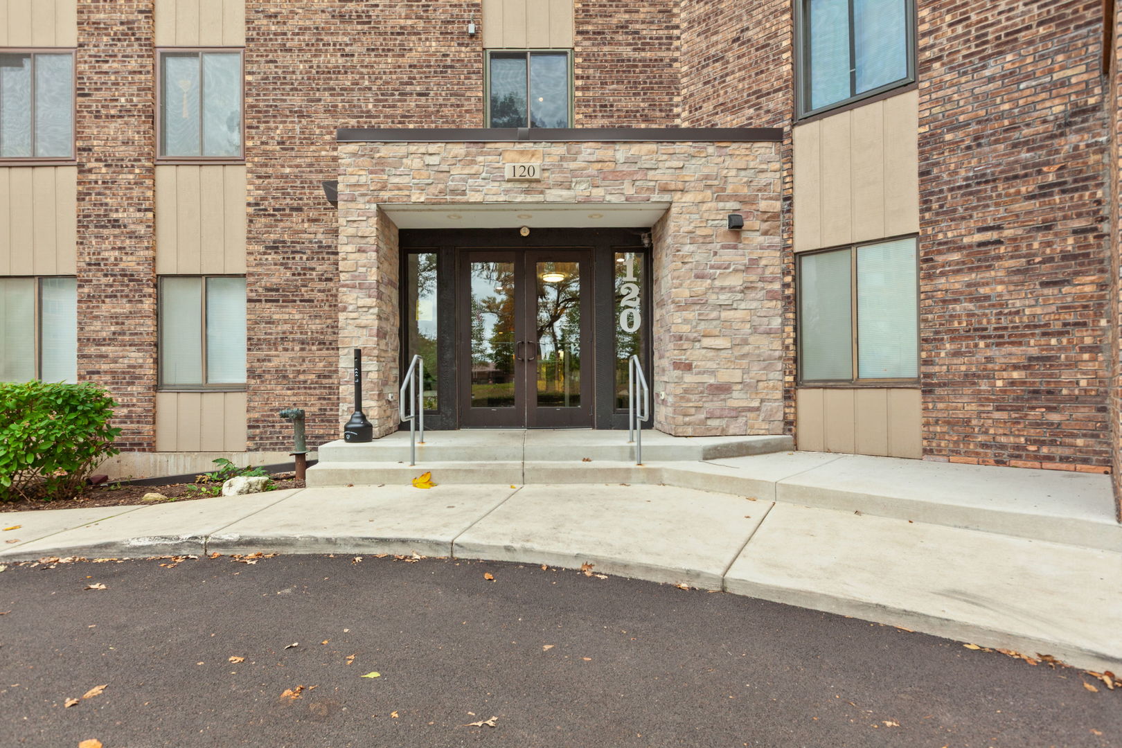 120 Lakeview Drive #514, Bloomingdale, IL 60108
