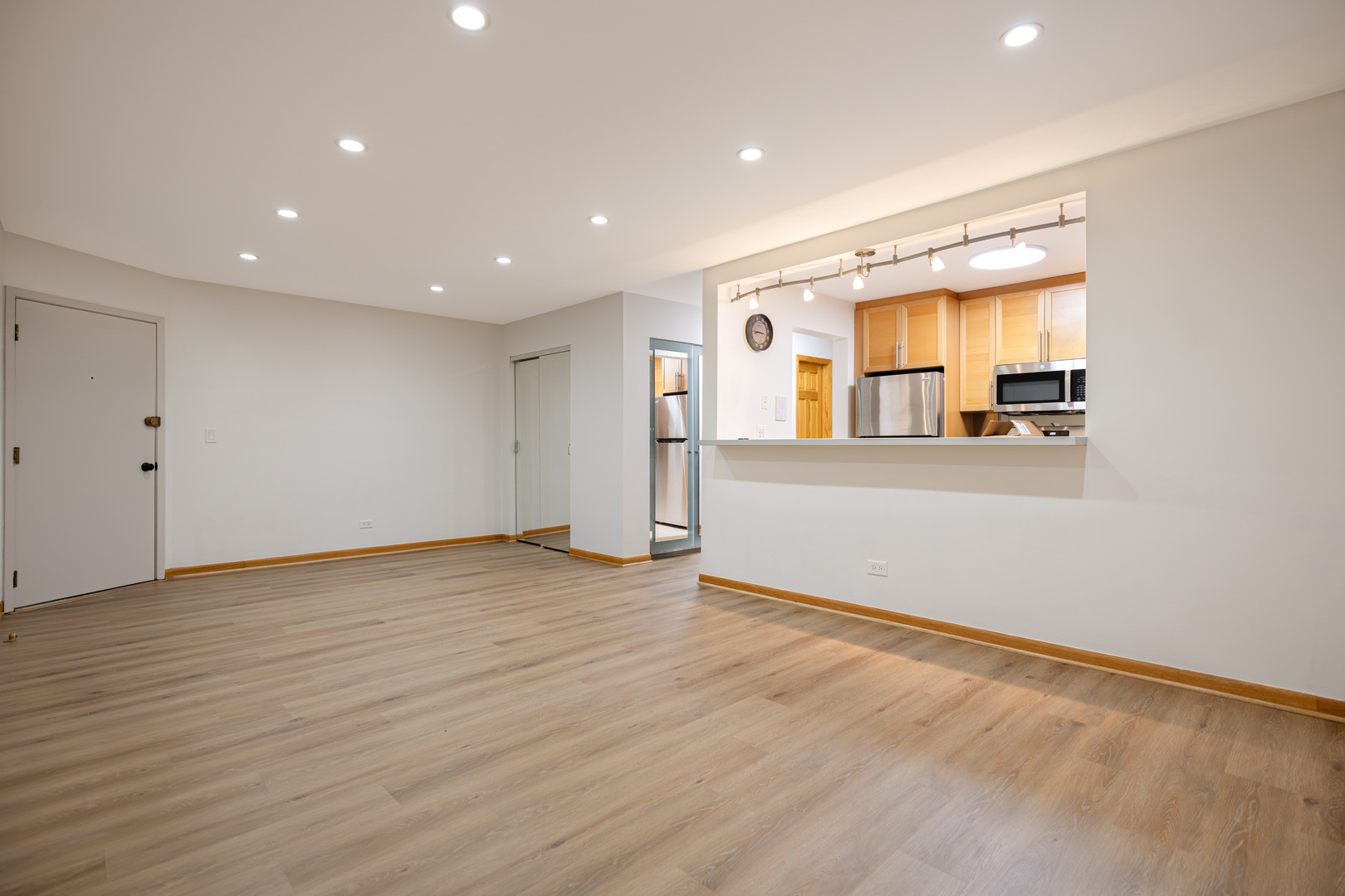 1650 Mill Street #206, Des Plaines, IL 60016