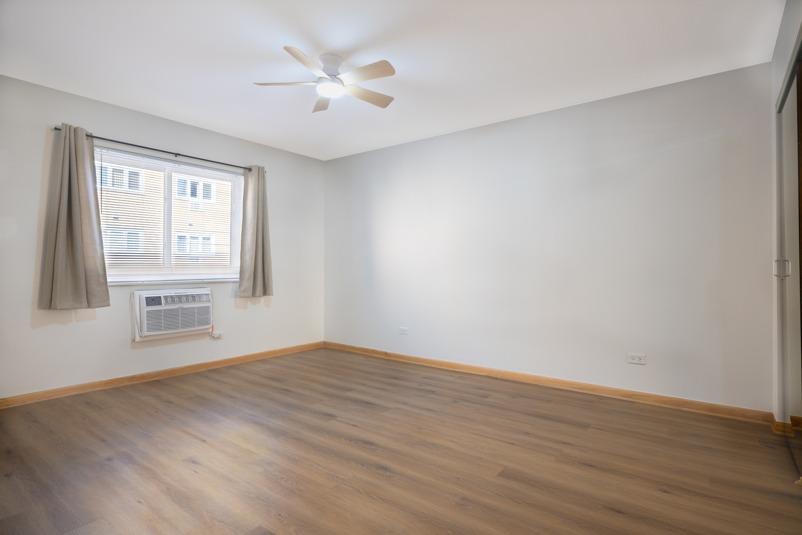 1650 Mill Street #206, Des Plaines, IL 60016