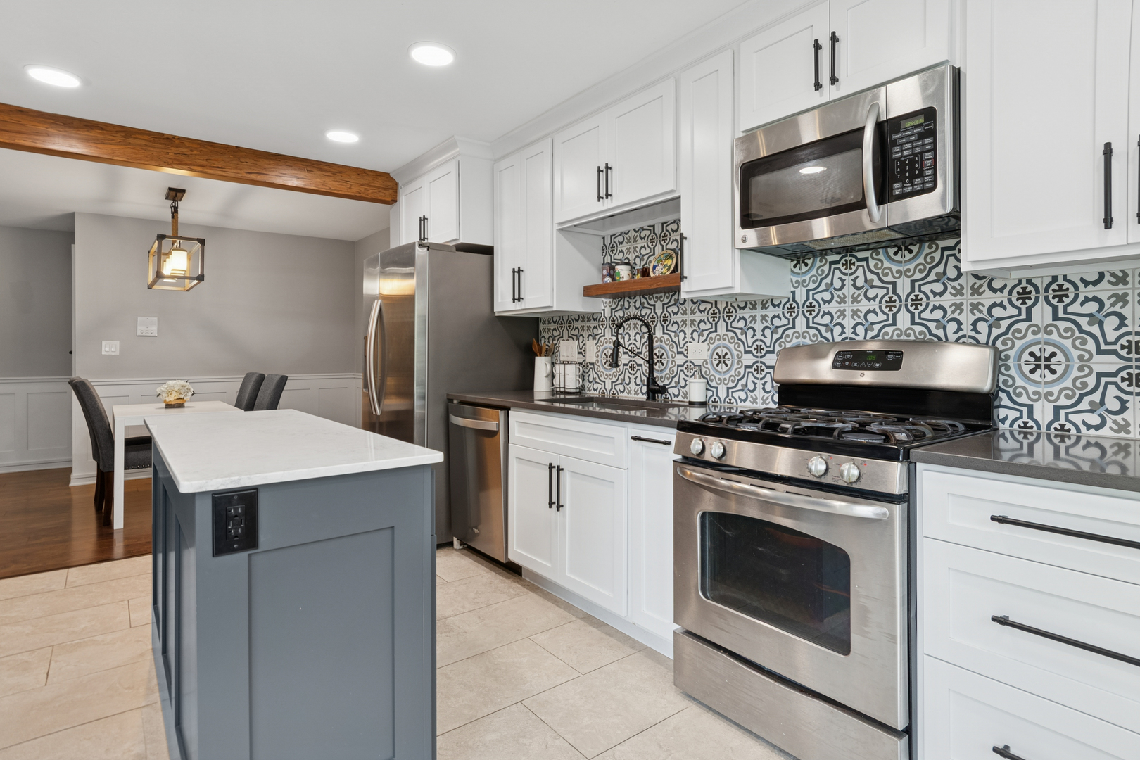 91 Midhurst Court #102A, Naperville, IL 60565