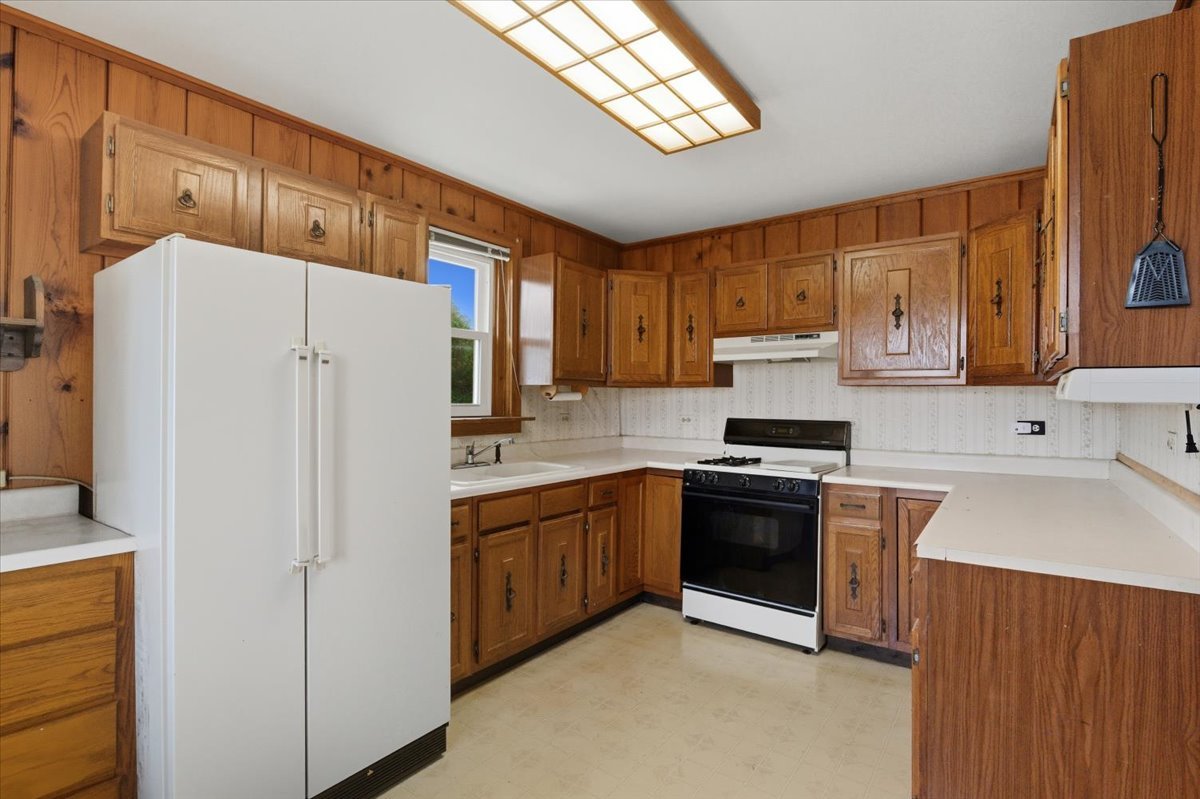 69 E Grand Avenue, Lake Villa, IL 60046