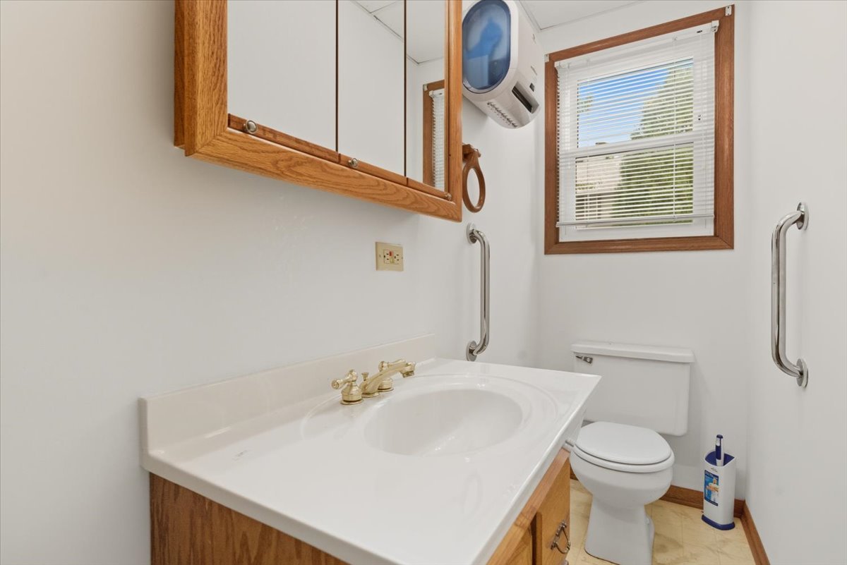 69 E Grand Avenue, Lake Villa, IL 60046