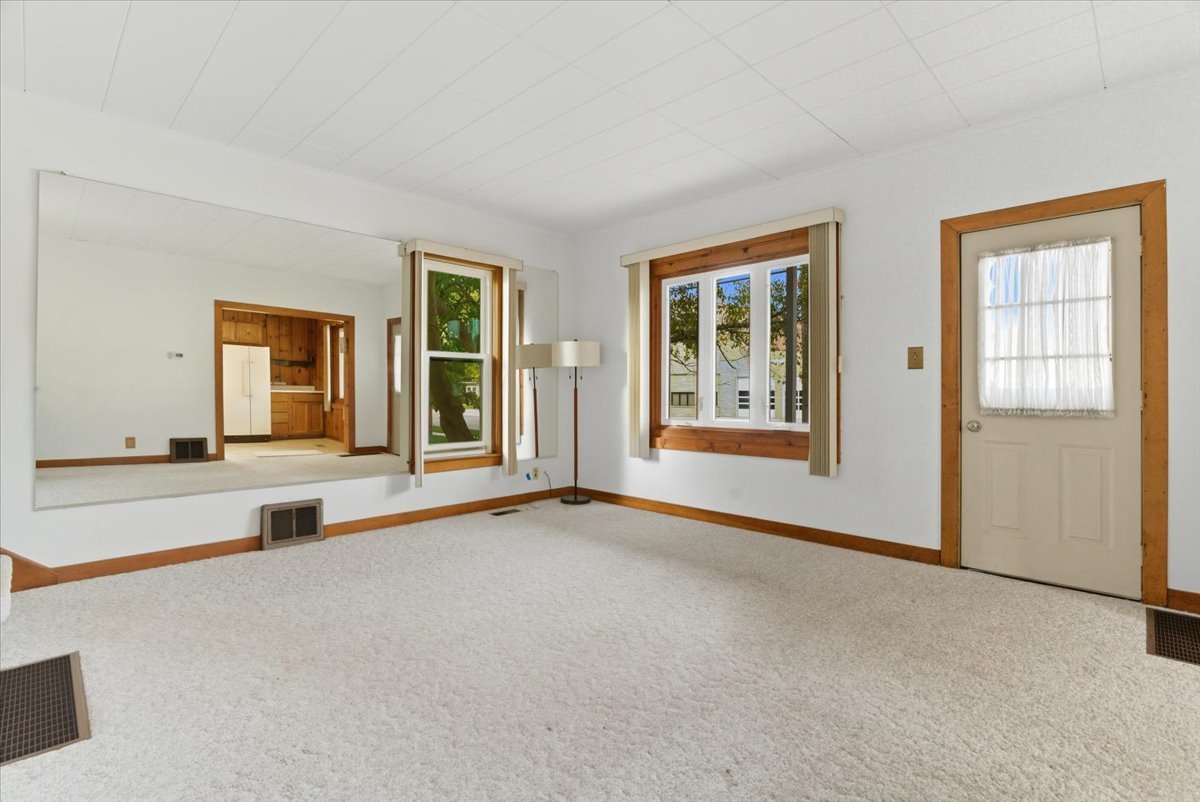 69 E Grand Avenue, Lake Villa, IL 60046