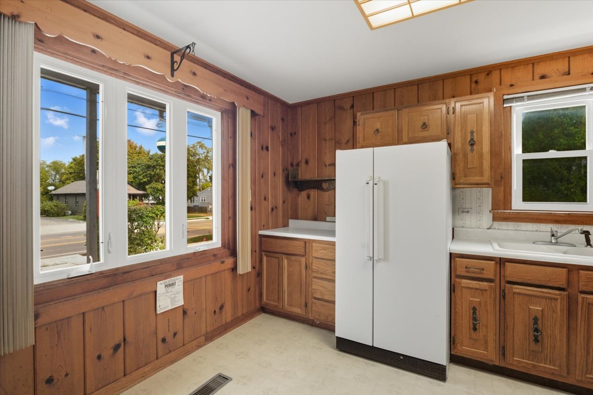 69 E Grand Avenue, Lake Villa, IL 60046