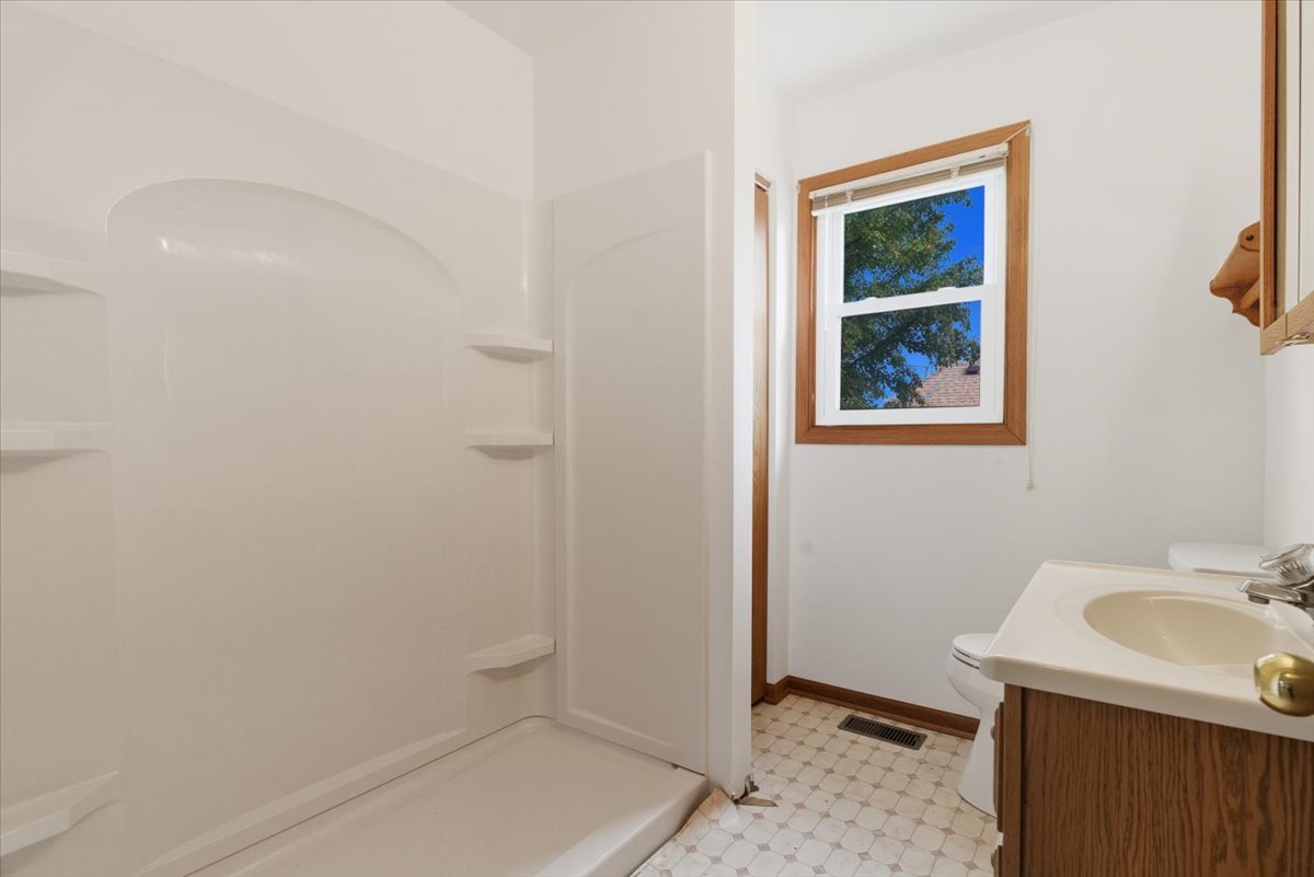 69 E Grand Avenue, Lake Villa, IL 60046