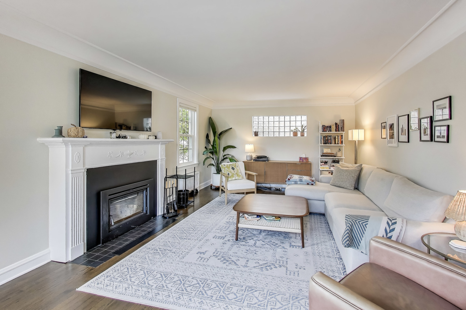 6132 N Naper Avenue, Chicago, IL 60631