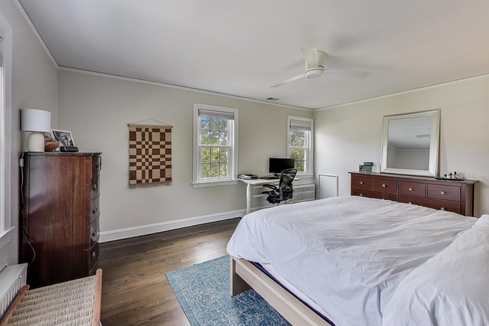 6132 N Naper Avenue, Chicago, IL 60631