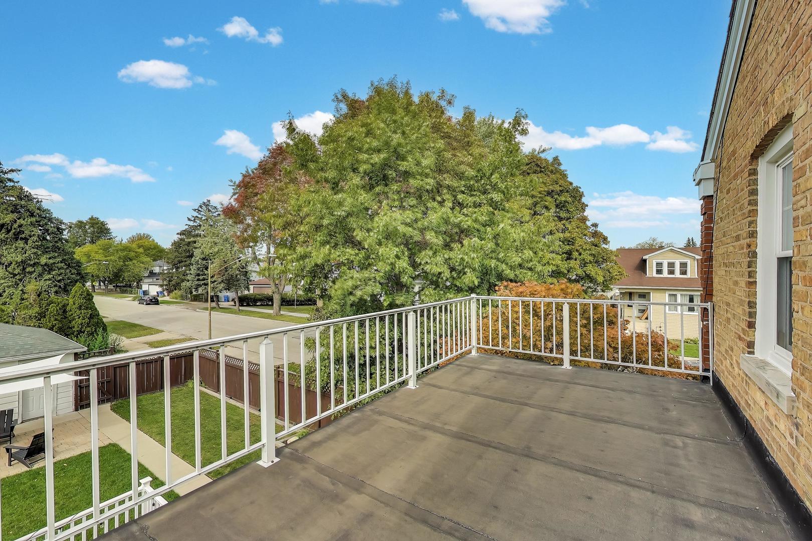 6132 N Naper Avenue, Chicago, IL 60631