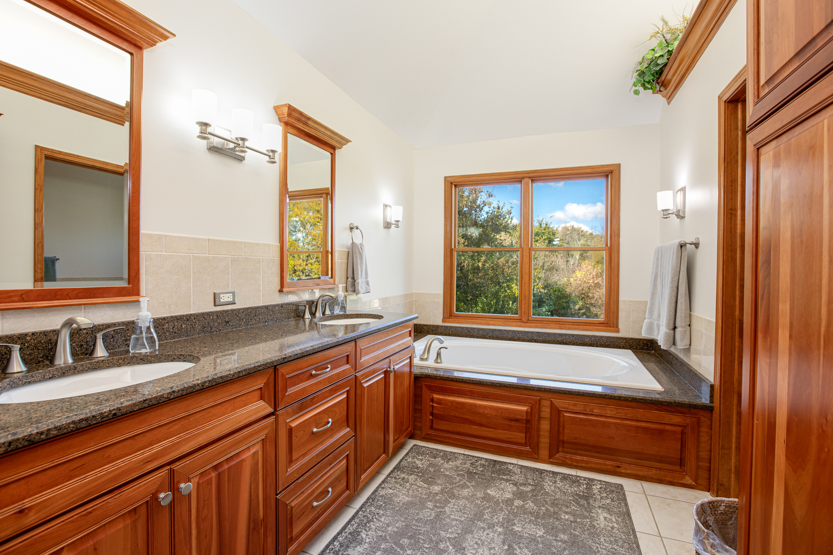 840 Hampton Course, West Chicago, IL 60185