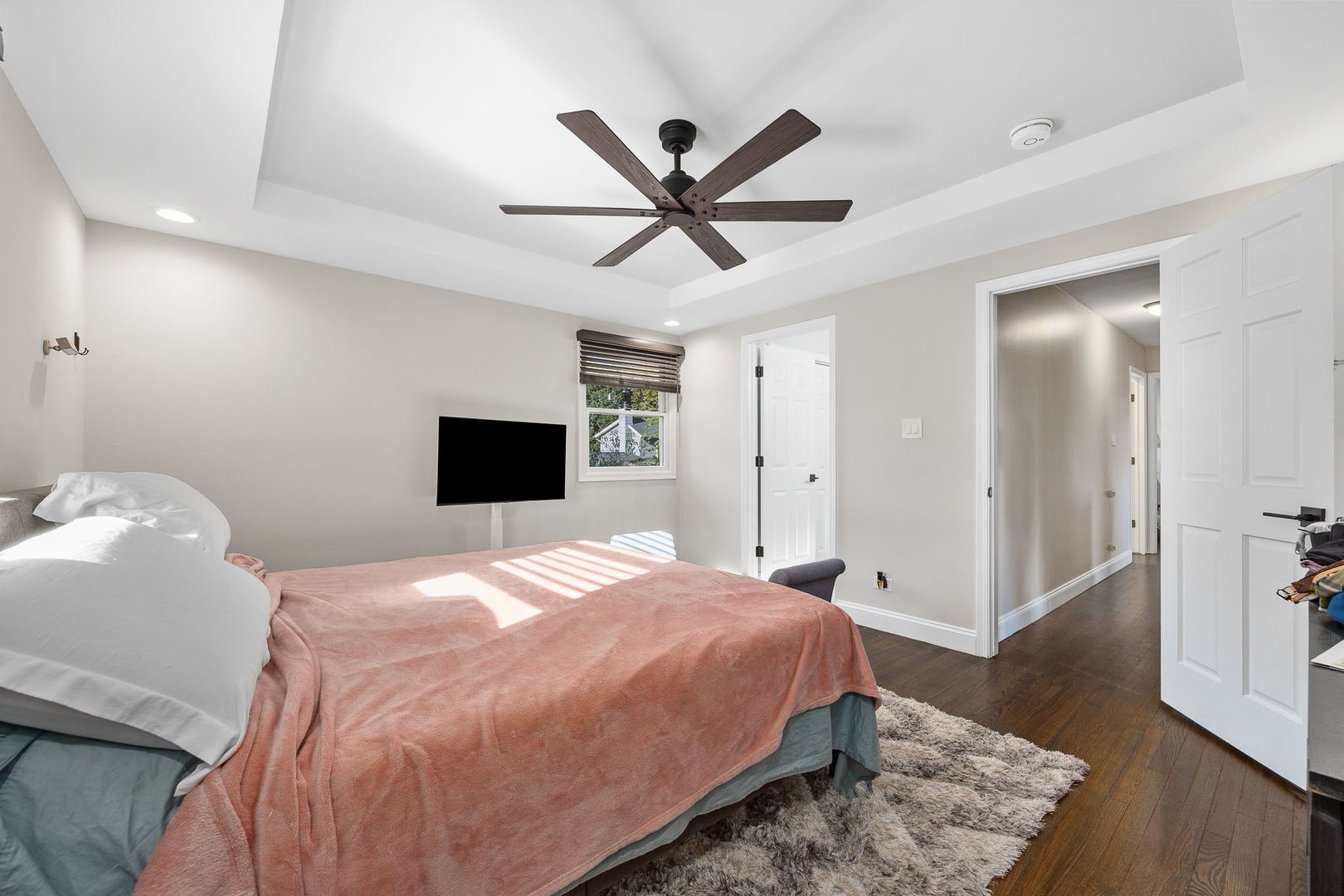 908 BRANTWOOD Avenue, Elk Grove Village, IL 60007