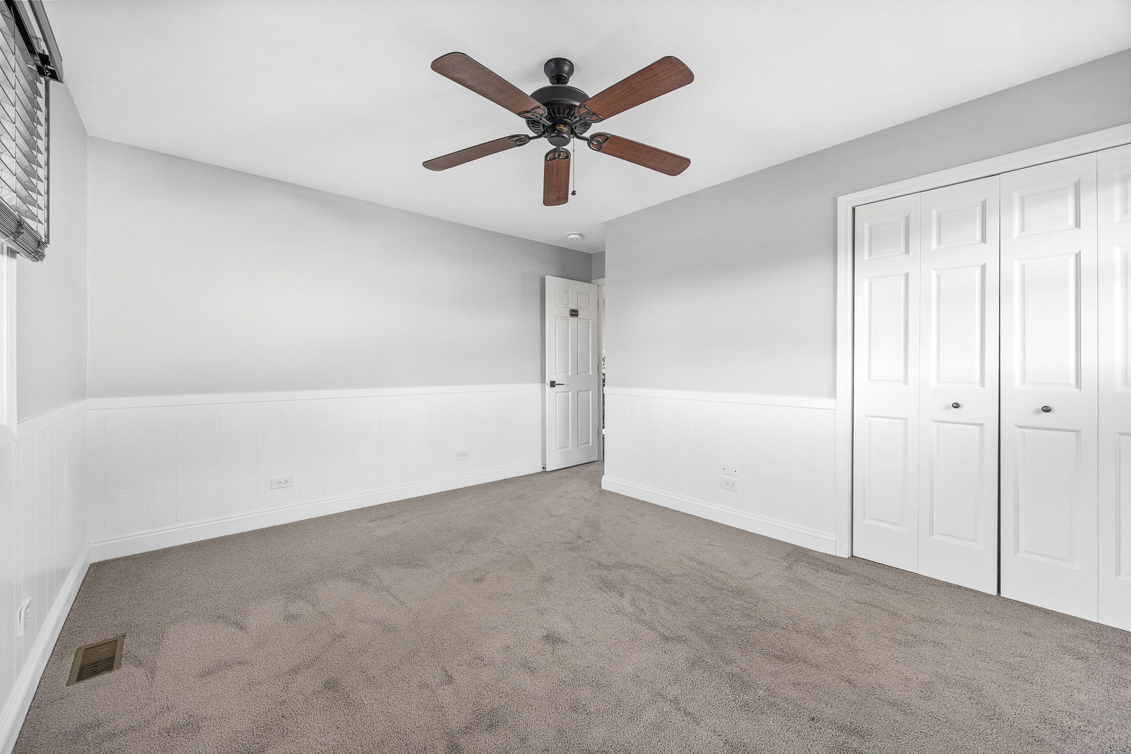 908 BRANTWOOD Avenue, Elk Grove Village, IL 60007
