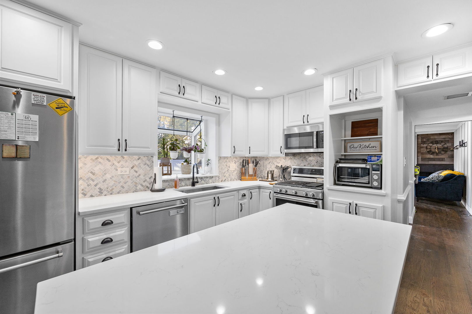 908 BRANTWOOD Avenue, Elk Grove Village, IL 60007