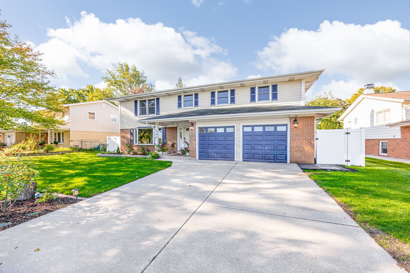 908 BRANTWOOD Avenue, Elk Grove Village, IL 60007