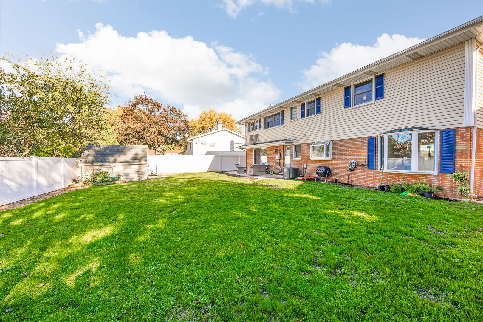 908 BRANTWOOD Avenue, Elk Grove Village, IL 60007