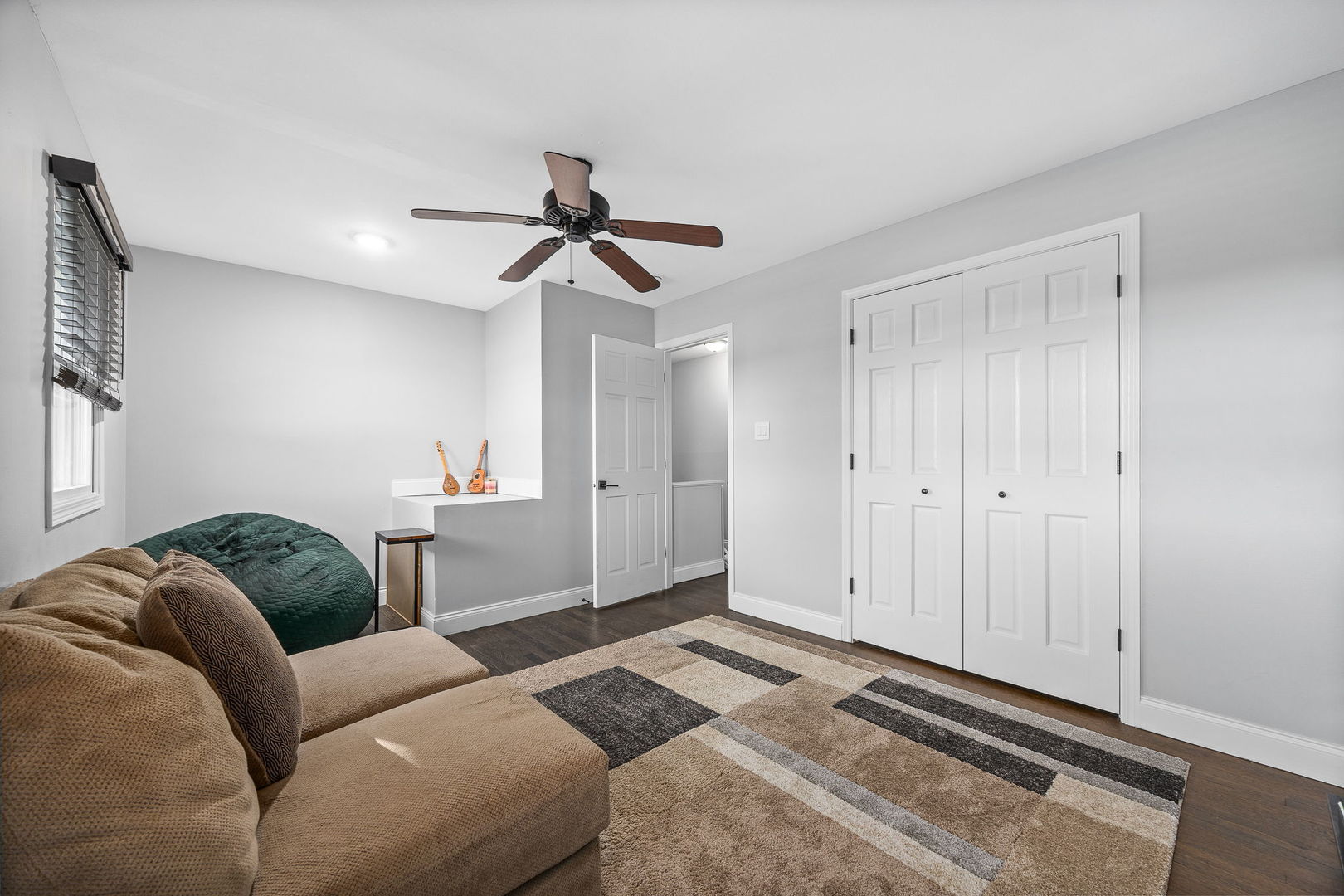 908 BRANTWOOD Avenue, Elk Grove Village, IL 60007