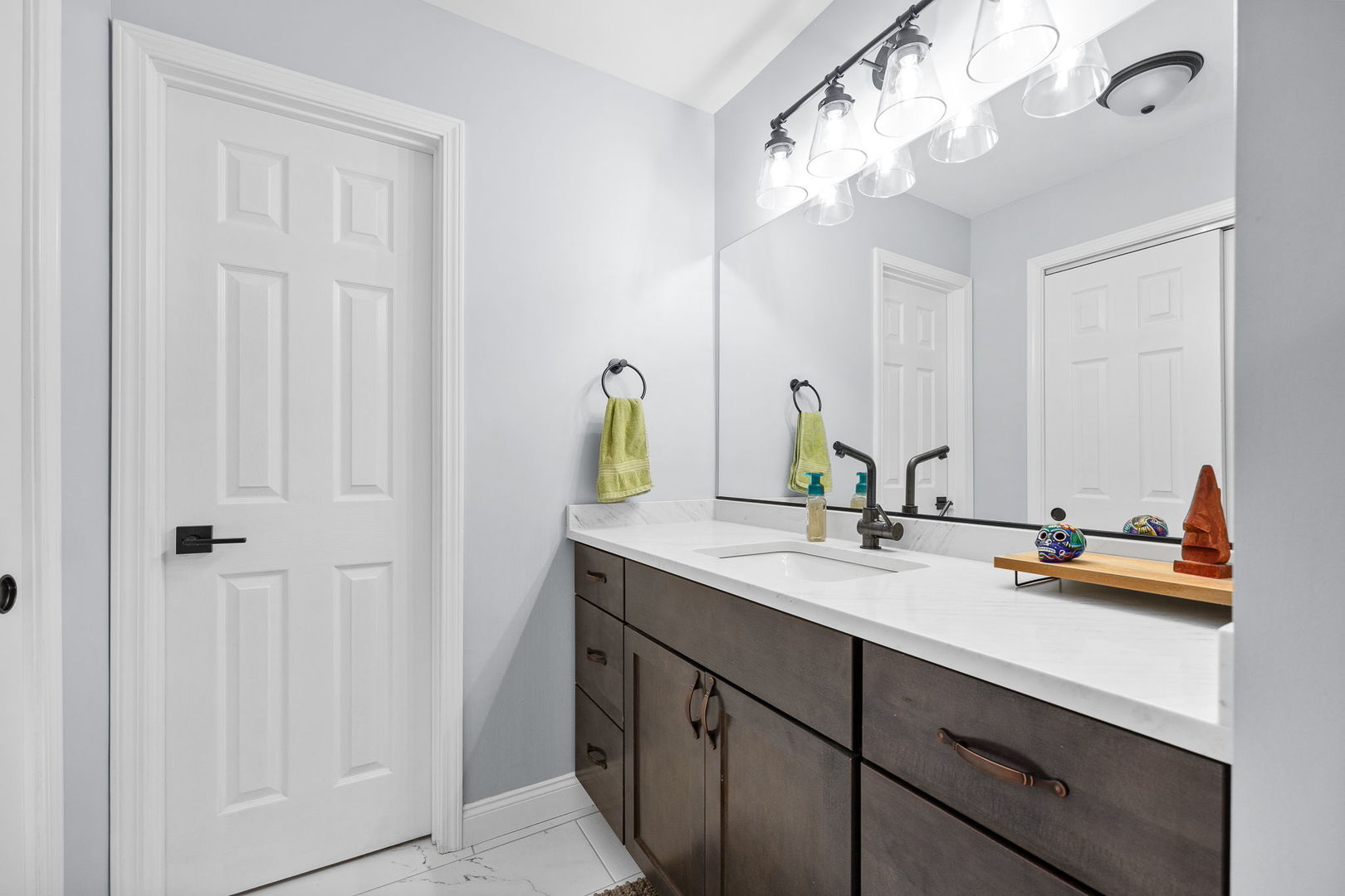 908 BRANTWOOD Avenue, Elk Grove Village, IL 60007