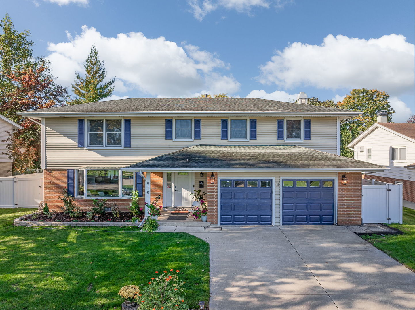908 BRANTWOOD Avenue, Elk Grove Village, IL 60007
